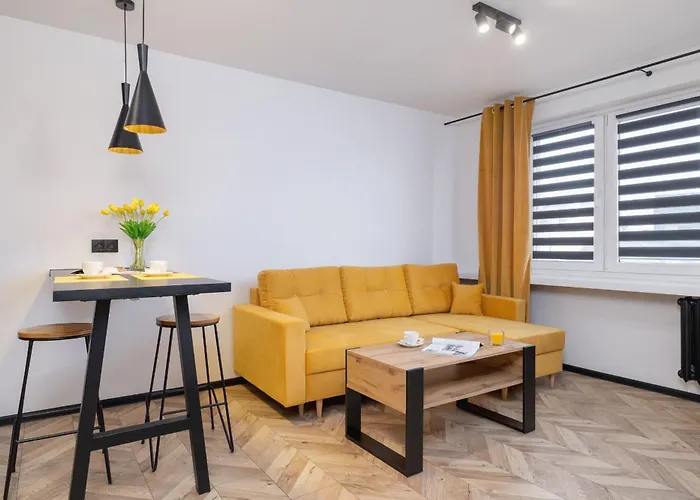 City Center One-Bedroom Apartment With Bathtub By Noclegi Renters